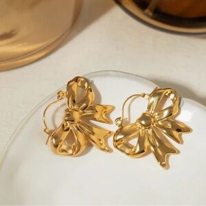 New Anthropologie Gold Bow Earrings